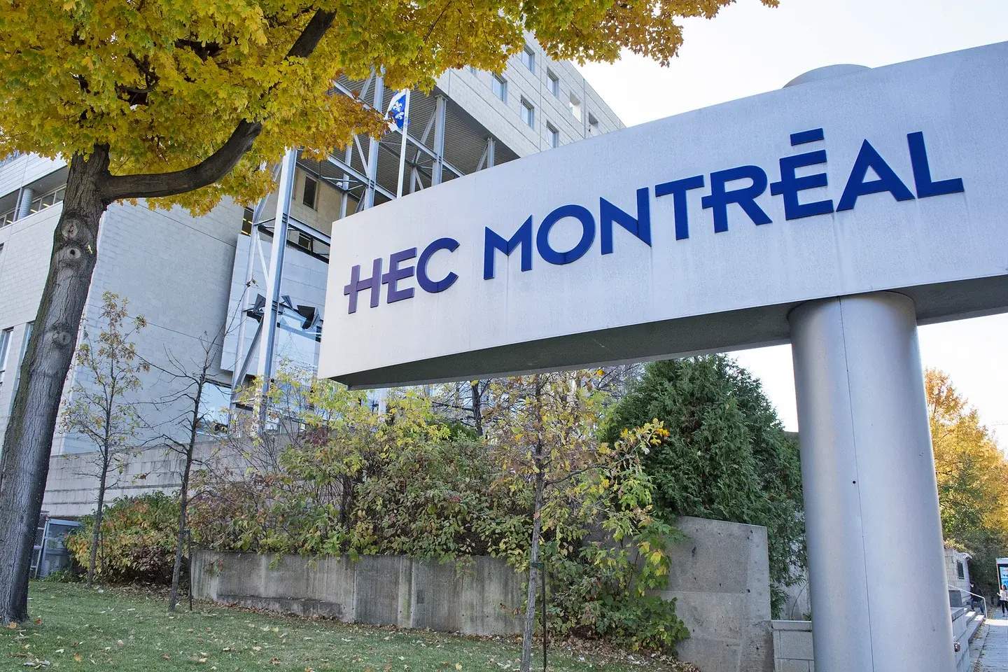 HEC Montréal — entrée du campus